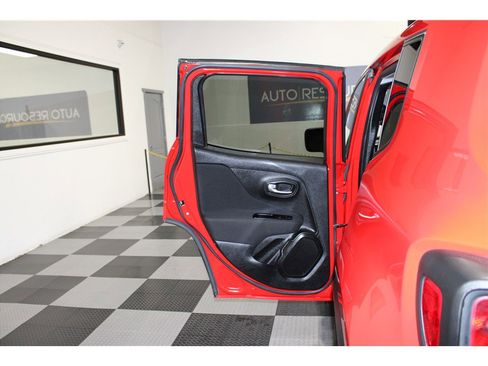 Used 2021 Jeep Renegade Sport image 14