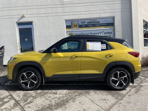 Used 2023 Chevrolet TrailBlazer RS w/ Sun and Liftgate Package image 2