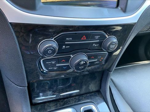 Used 2022 Chrysler 300 Touring L w/ Popular Equipment Group AWD/4WD image 31