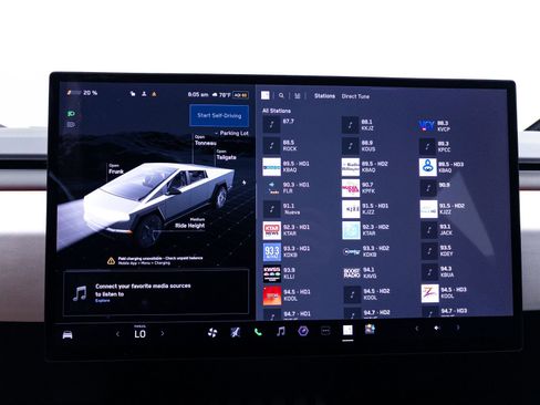 Used 2024 Tesla Cybertruck AWD Crew Cab image 25
