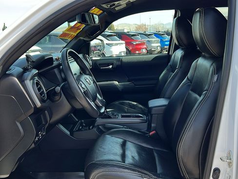 Used 2019 Toyota Tacoma TRD Off-Road AWD/4WD image 26