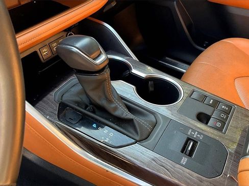 Used 2024 Toyota Highlander Platinum image 26