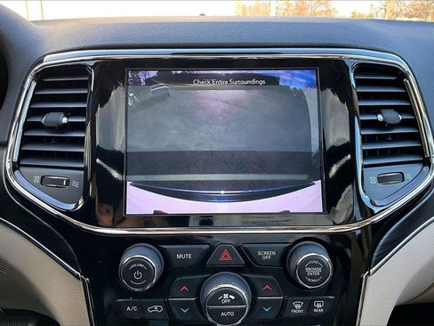 Used 2022 Jeep Grand Cherokee Limited w/ Trailer Tow Group IV image 14