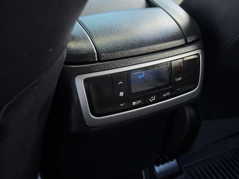 Certified 2019 Toyota Highlander XLE AWD/4WD image 25