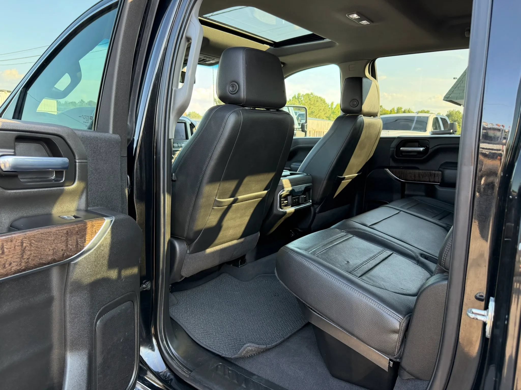 Used 2022 GMC Sierra 3500 Denali AWD/4WD image 24