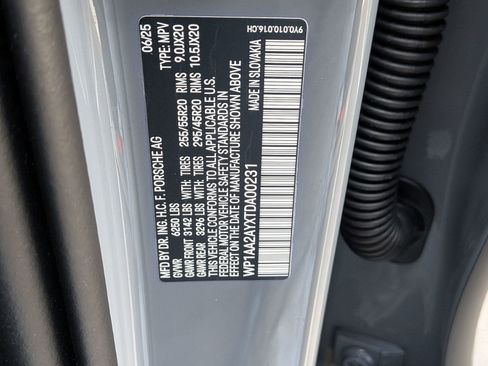 Certified 2026 Porsche Cayenne AWD/4WD image 29