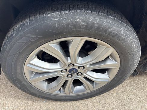 Used 2020 Ford Edge Titanium w/ Equipment Group 301A image 8