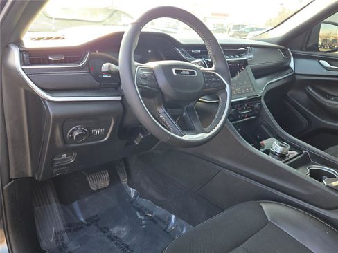 Certified 2025 Jeep Grand Cherokee Altitude image 26