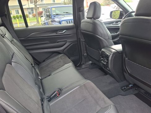 Used 2024 Jeep Grand Cherokee L Altitude image 15