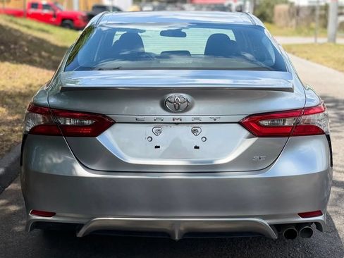 Used 2018 Toyota Camry SE FWD image 2