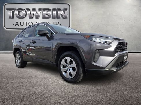 Used 2021 Toyota RAV4 LE image 2