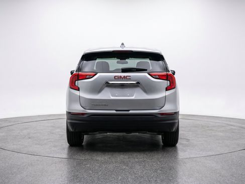 Used 2024 GMC Terrain SLE FWD image 9