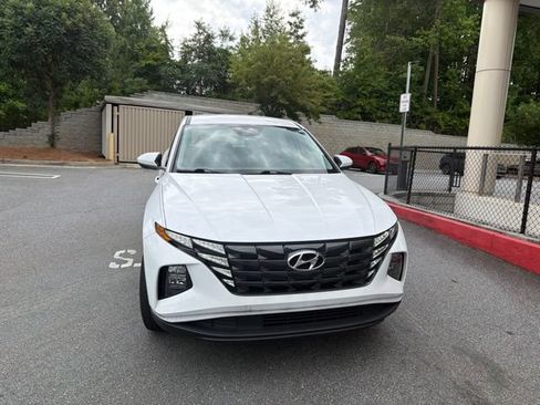 Used 2023 Hyundai Tucson SE FWD image 2