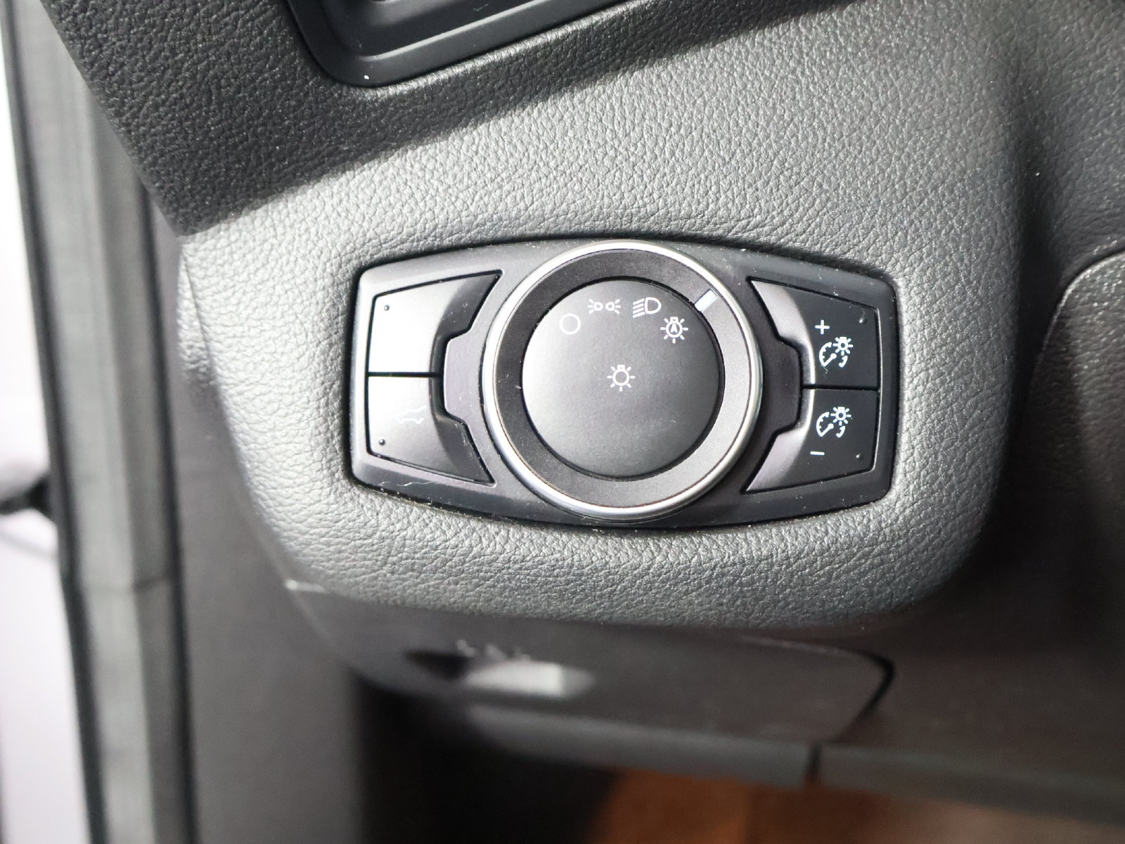 Used 2017 Ford Escape SE w/ Equipment Group 201A AWD/4WD image 36
