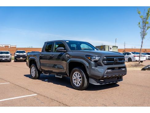 Certified 2025 Toyota Tacoma SR5 image 3