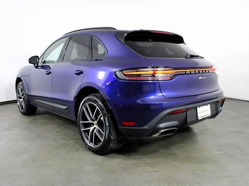 Certified 2025 Porsche Macan image 3
