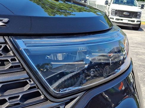 Used 2023 Ford Explorer XLT w/ Equipment Group 202A AWD/4WD image 9