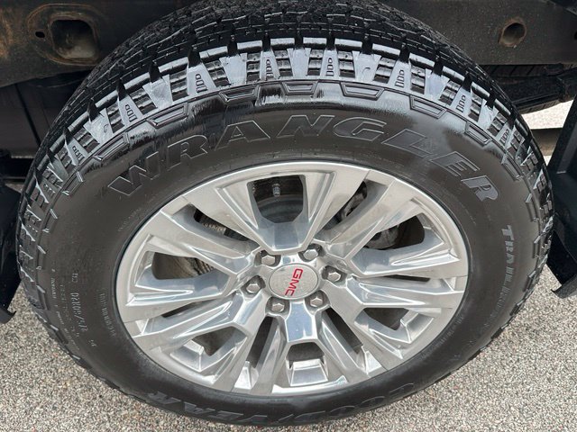 Used 2023 GMC Sierra 1500 Denali w/ Technology Package AWD/4WD image 9