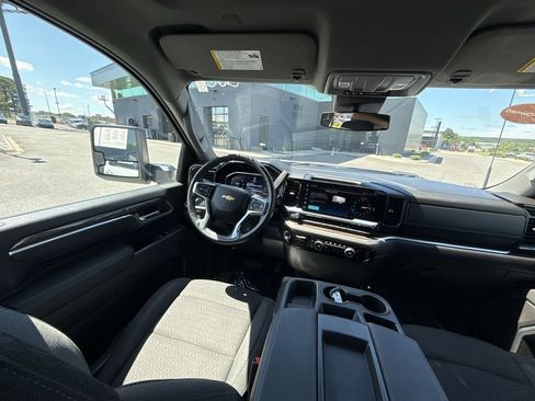 Used 2025 Chevrolet Silverado 2500 LT w/ Convenience Package AWD/4WD image 15