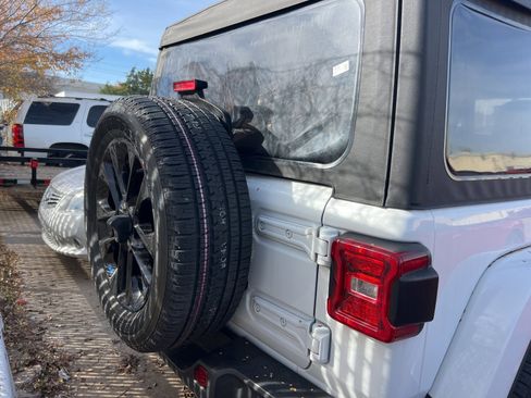 Used 2023 Jeep Wrangler Unlimited Sahara image 9