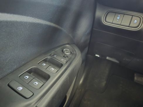 Used 2025 Hyundai Venue SE FWD image 10