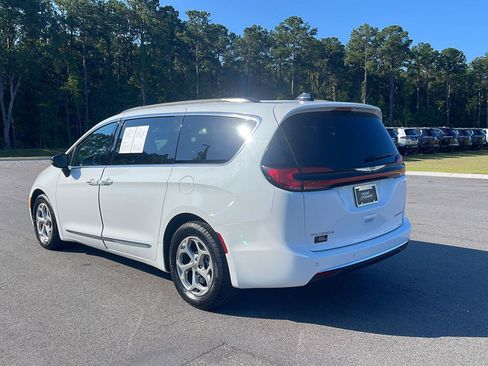Used 2023 Chrysler Pacifica Limited FWD image 5