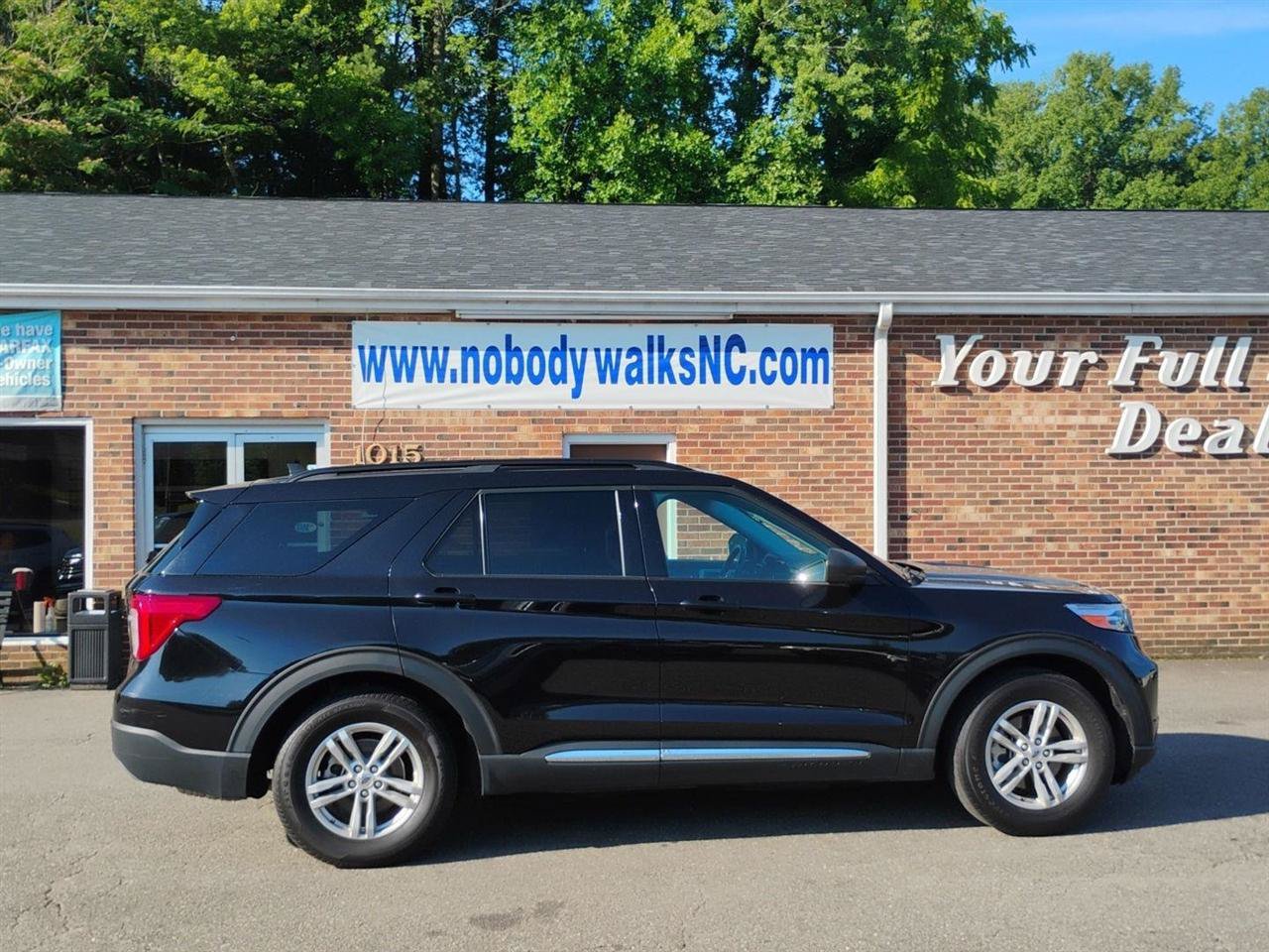 Used 2024 Ford Explorer XLT w/ Equipment Group 202A RWD image 4