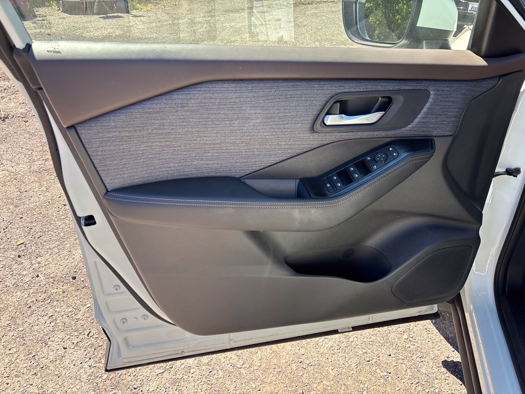 Certified 2023 Nissan Rogue SV AWD/4WD image 17
