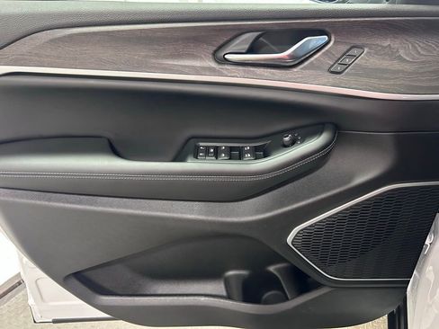New 2026 Jeep Grand Cherokee Limited AWD/4WD image 4