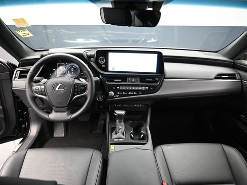 Used 2025 Lexus ES 300h w/ Premium Package FWD image 20