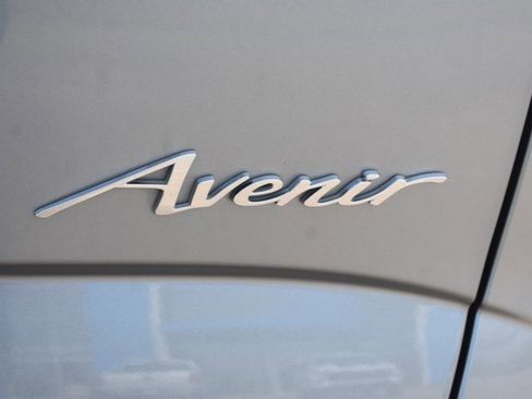 Used 2023 Buick Enclave Avenir w/ Avenir Technology Package FWD image 8