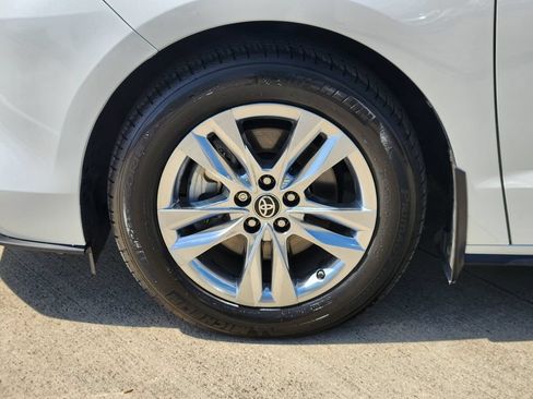 Used 2022 Toyota Sienna Limited AWD/4WD image 10