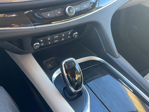 Used 2020 Buick Enclave Premium w/ Sun and Sites Package image 11