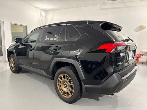 Used 2022 Toyota RAV4 LE AWD/4WD image 5