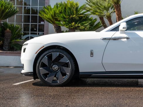 Used 2025 Rolls-Royce Spectre w/ Spectre Launch Package AWD/4WD image 13