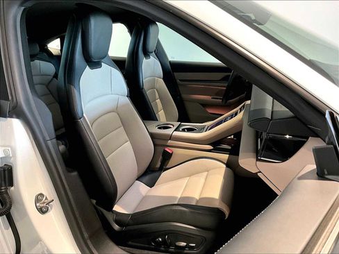 Used 2025 Porsche Taycan image 22