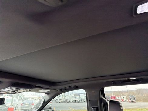 Used 2023 GMC Yukon SLT image 14