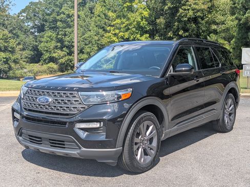 Used 2023 Ford Explorer XLT w/ Equipment Group 202A AWD/4WD image 5