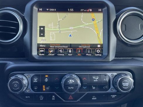 Used 2022 Jeep Wrangler Unlimited Sahara image 8