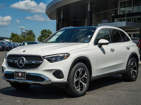 Certified 2025 Mercedes-Benz GLC 350e 4MATIC image 3