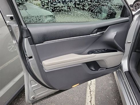 Used 2019 Toyota Camry LE image 19