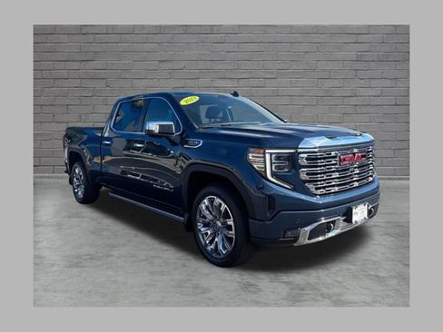 Used 2023 GMC Sierra 1500 Denali w/ Denali Reserve Package AWD/4WD image 1