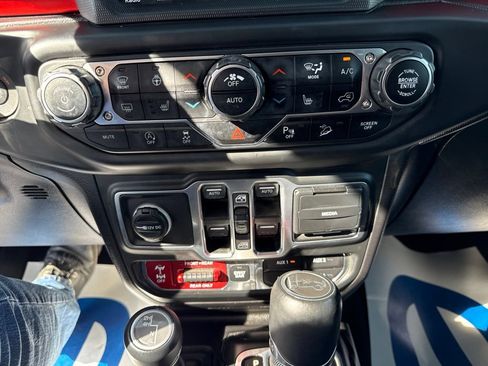 Used 2018 Jeep Wrangler Unlimited Rubicon AWD/4WD image 15