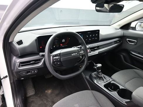 Used 2025 Kia K4 LXS image 18