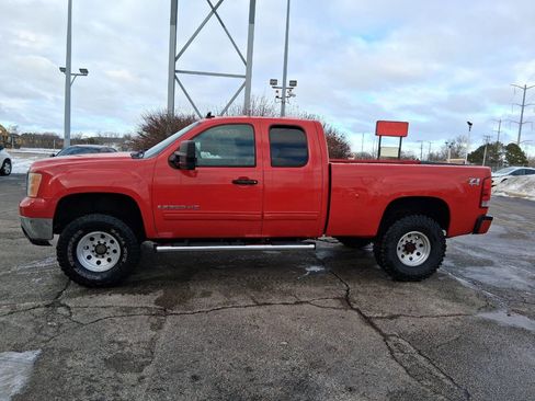 Used 2008 GMC Sierra 2500 SLE w/ Z71 Off-Road Package image 4