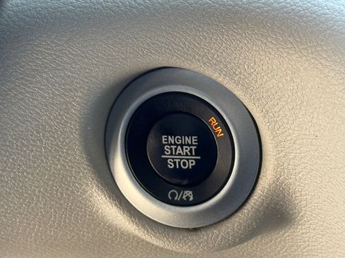 Used 2020 Chrysler Voyager LX FWD image 22