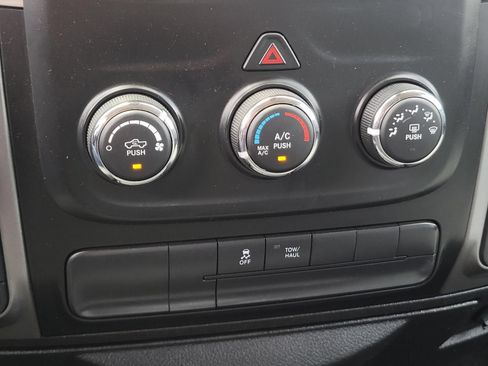 Used 2022 RAM 1500 Classic SLT AWD/4WD image 24