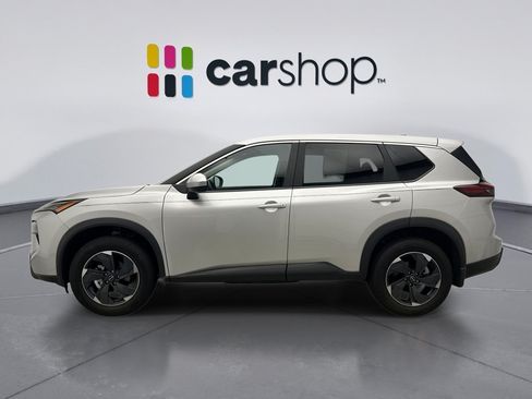 Used 2024 Nissan Rogue SV AWD/4WD image 2