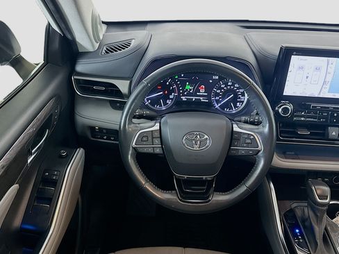 Used 2021 Toyota Highlander Limited AWD/4WD image 18