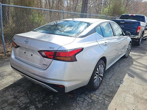 Used 2024 Nissan Altima 2.5 SV image 4